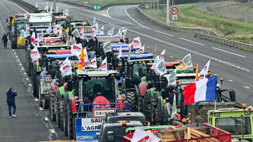 Υπό πολιορκία το Παρίσι από τους αγρότες - Αποφασισμένοι να μείνουν όσο χρειαστεί