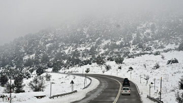 Κακοκαιρία «Avgi»: Πού θα χιονίσει σήμερα – Κλειστά σχολεία, κυκλοφοριακές ρυθμίσεις και αυστηροί έλεγχοι για αλυσίδες