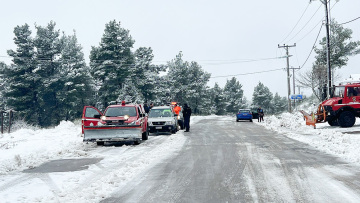Καιρός - Κακοκαιρία Avgi:  Πώς θα κινηθεί ο χιονιάς - Κλειστή η αριστερή λωρίδα στην Αθηνών-Λαμίας, στο ύψος Καλυφτάκη 