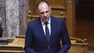 Βουλή - Γεραπετρίτης: Συνοδευτικός και αμυντικός ο χαρακτήρας συμμετοχής της φρεγάτας στην Ερυθρά Θάλασσα