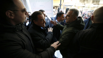 Οι αποδοκιμασίες συμβασιούχων στο υπουργείο Υγείας δεν επέτρεψαν στον Γεωργιάδη να τους μιλήσει