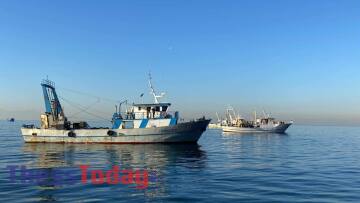 Θεσσαλονίκη: Μηχανότρατες συγκεντρώθηκαν στον Θερμαϊκό για να συμπαρασταθούν στις κινητοποιήσεις των αγροτών - Βίντεο