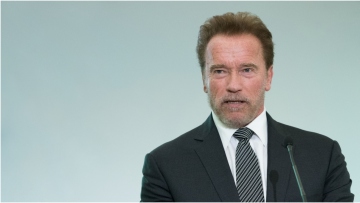 Άρνολντ Σβαρτσενέγκερ: Αποκάλυψε ότι ταΐζει τις δύο εγγονές του με την ίδια λιχουδιά που δίνει στα κατοικίδιά του