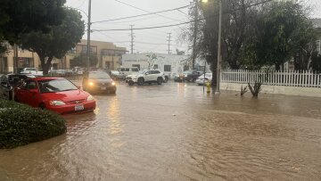 Καλιφόρνια: Κυκλώνας-βόμβα απειλεί την πολιτεία - Σε κατάσταση συναγερμού 37 εκατομμύρια κάτοικοι