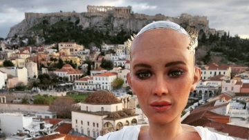 Στην Αθήνα η Σοφία, η πιο διάσημη τεχνητή νοημοσύνη - Φωτογραφήθηκε με φόντο την Ακρόπολη