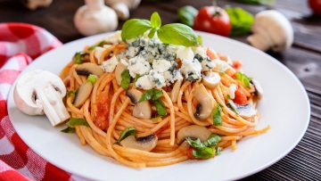 Ροκφόρ: το βάζουμε στη μαγειρική με 8 πεντανόστιμους τρόπους