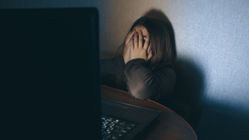 Χαλκίδα: Ανήλικοι έφτιαξαν με AI άσεμνες φωτογραφίες συμμαθήτριάς τους και τις διακινούσαν στο Διαδίκτυο