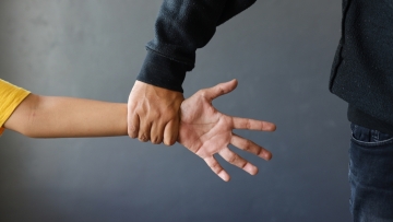 Λευκάδα: Εφιάλτης για 18χρονο - 54χρονος του κατέβασε το εσώρουχο και προσπάθησε να ασελγήσει σε βάρος του