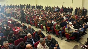 Αγρότες: Συνεδριάζουν στη Νίκαια - Προτείνουν αποκλεισμό εθνικών οδών και κάθοδο στην Αθήνα