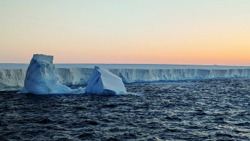 Το μεγαλύτερο παγόβουνο στον κόσμο δραπετεύει από την Ανταρκτική - Οι επιπτώσεις στο κλίμα