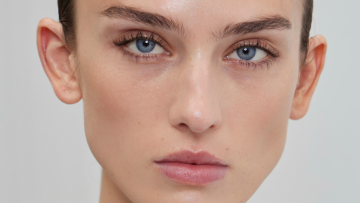 Πέντε οροί που χαρίζουν τις πιο εντυπωσιακές βλεφαρίδες