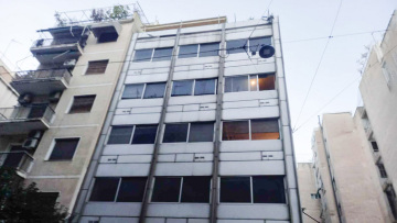 Εξάρχεια: Μυστήριο με τον 50χρονο μουσικό που βρέθηκε νεκρός με χτύπημα στο κεφάλι στο σπίτι του 