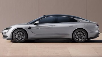 To νέο sedan προκαλεί τρόμο με 1.200+ ίππους