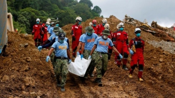 Κατολίσθηση στις Φιλιππίνες: Στους 54 αυξήθηκαν οι νεκροί - Αγωνία για τους δεκάδες αγνοούμενους (βίντεο)