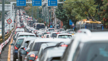 Μέτρα για τα τροχαία και το κυκλοφοριακό: Online πρόστιμα από την κάμερα στο κινητό με SMS