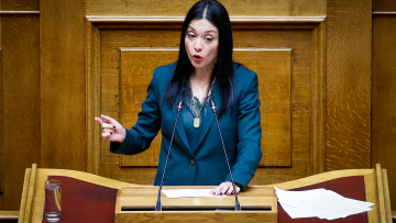 Γιαννακοπούλου: Επίθεση στον Παραστατίδη για το όχι στα μη κρατικά πανεπιστήμια