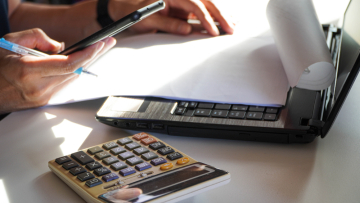 ΑΑΔΕ: Νέα εργαλεία για να ξεμπερδεύετε με την εφορία από το κινητό σας