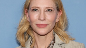 Κέιτ Μπλάνσετ: Συνδύασε το τζιν με αξεσουάρ που έκανε το ντύσιμό της αυτομάτως βραδινό