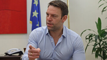 Δημοσιογράφοι που καλύπτουν τον ΣΥΡΙΖΑ απαντούν στον Κασσελάκη για την επίθεση στη Γεωργία Σαδανά