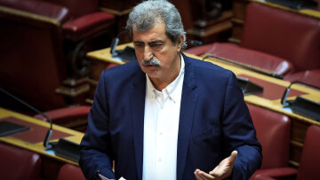 Ο Πολάκης σπάει τη γραμμή, δεν πάει στη Βουλή να ψηφίσει και λέει ότι είναι στο χειρουργείο