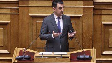 Νομοσχέδιο για τους αιγιαλούς: Θα πρέπει να ξεχάσουμε τις παραλίες που ξέραμε, λέει ο Χαρίτσης