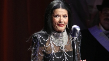 Ζωζώ Σαπουντζάκη: Παραμένει στο νοσοκομείο - Σταθερή η κατάσταση της υγείας της