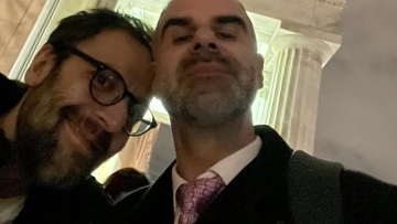 Αύγουστος Κορτώ: Έκανε πρόταση γάμου στον σύντροφό του μετά την ψήφιση του νόμου για τα ομόφυλα ζευγάρια