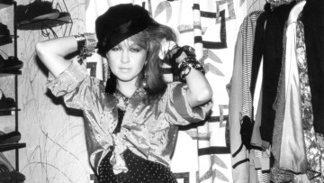 Σίντι Λόπερ: Από την ανατροφή της σε μία από τις φτωχότερες γειτονιές του Κουίνς στην τεράστια επιρροή μέσω της μουσικής