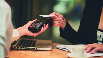 POS: Ξεκινούν από 1η Απριλίου τα πρόστιμα – 150.000 δεν έχουν προβεί σε αναβάθμιση