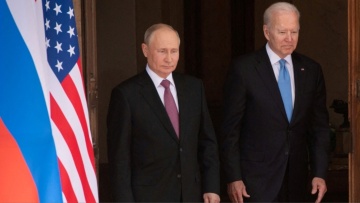 ΗΠΑ: Σκληραίνει τη στάση του ο Μπάιντεν απέναντι στη Ρωσία - Εξετάζει νέες κυρώσεις μετά τον θάνατο του Ναβάλνι  