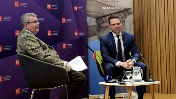 ΣΥΡΙΖΑ - Ρίχνει το γάντι ο Κασσελάκης από Λονδίνο: Πώς ένα κόμμα που φοβάται να ακούσει τα μέλη του φιλοδοξεί να κυβερνήσει; 