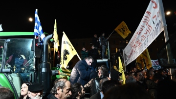 Αγρότες: Όλα όσα έγιναν στο μεγάλο συλλαλητήριο στην Αθήνα - Δείτε βίντεο και φωτογραφίες