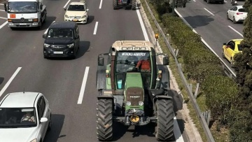 Με ποια λογική τα τρακτέρ κινούνται στην αριστερή λωρίδα του Κηφισού;