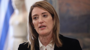 Ρομπέρτα Μέτσολα: Η Ευρώπη θα στηρίξει τους αγρότες, ακούμε τις ανησυχίες τους