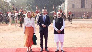 Ο Μητσοτάκης στην Ινδία: Η θερμή υποδοχή και η δήλωση Μόντι για «εκπληκτική ευκαιρία» συνεργασίας με την Ελλάδα