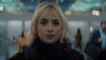 Ντακότα Τζόνσον: Με ξανθό καρέ η ηθοποιός στην ταινία με τον Σον Πεν