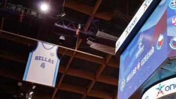 Νίκος Γκάλης: Στην οροφή του ΣΕΦ η φανέλα του - Φωτογραφία 