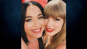 Κέιτι Πέρι: Η φωτογραφία της με την Τέιλορ Σουίφτ στα παρασκήνια της συναυλίας της