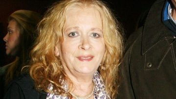 Νόρα Βαλσάμη: Δεν με βοηθάει κανείς οικονομικά, είμαι στη Σύρο ολομόναχη