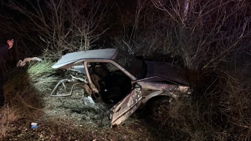 Πέλλα: Τροχαίο με τρεις τραυματίες - Αυτοκίνητο κόπηκε στα δύο, φωτογραφίες 