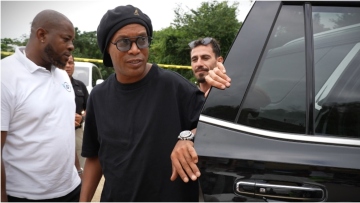 Survivor: Αγώνας ποδοβόλεϊ με τον Ατζούν και τον Ροναλντίνιο 