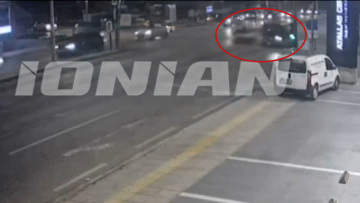 Πάτρα: Βίντεο ντοκουμέντο από το δυστύχημα με τους δύο νεαρούς και τη μοτοσικλέτα 