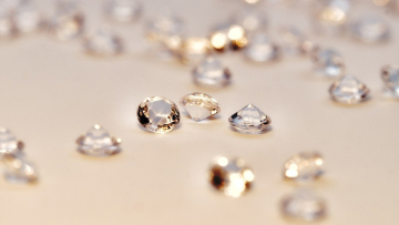 Διαμάντια για όλους: Ποιοι σνομπάρουν τους πολύτιμους λίθους που δημιουργούνται στο εργαστήριο