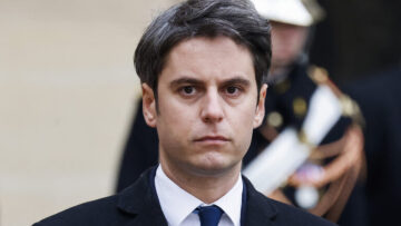 Σφοδρή επίθεση του Γάλλου πρωθυπουργού Ατάλ στην Λεπέν: «Είστε τα στρατεύματα του Πούτιν»