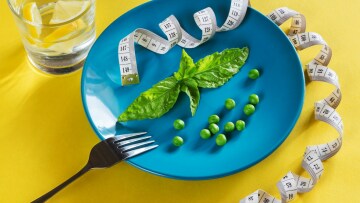 Αυτές είναι οι τροφές που μας βοηθούν να κάψουμε το λίπος γύρω από την κοιλιά 