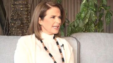 Πέγκυ Σταθακοπούλου: Η πιο σκληρή κριτική που έχω δεχτεί είναι πως «περιφέρω» την εμφάνισή μου πάνω στη σκηνή