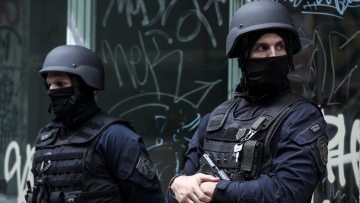 ΕΛΑΣ: Συλλήψεις για τις δολοφονίες σε Βάρη και Κέρκυρα το 2020