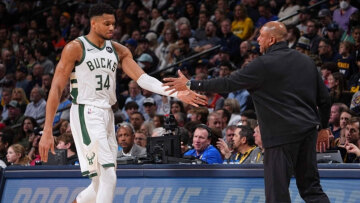 Χόρνετς - Μπακς 99-111: Ο... διπλός Αντετοκούνμπο το έκανε εύκολο - Δείτε βίντεο