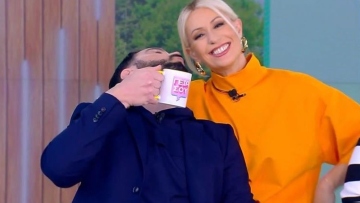 Μαρία Μπακοδήμου: Έκανε αναπαράσταση του φιλιού Μπάρκα και Τσαγκρίδη με συνεργάτη της