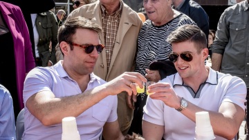 Κασσελάκης: Στο Δρέπανο Αργολίδας με τον Τάιλερ - Επισκέφτηκαν τη Γιορτή Μανταρινιού